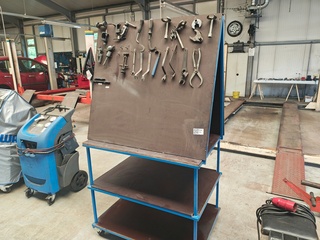 Kar met gereedschap