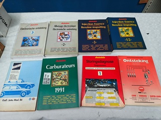 Boeken/ auto data en carburateurs