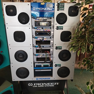 Presentatiekast met autoradio’s, Pioneer