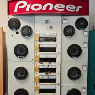Presentatiekast met autoradio’s, Pioneer
