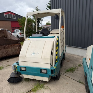 Opzit schrob- veegmachine, Tennant, 8300, wit/groen