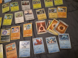 Grote Pokémon kaartenverzameling met Black Bolt, map en accessoires