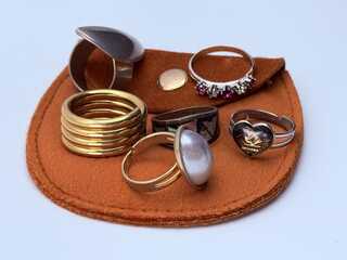 Collectie ringen van verschillende merken en materialen
