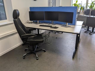Elektrische zit-sta bureau