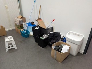 Divers kantoorinventaris, multimedia en personenvervoer items