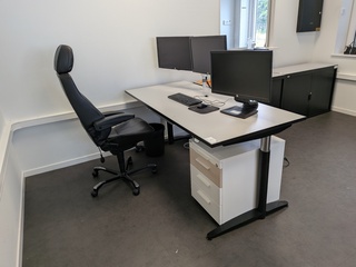 Elektrische zit-sta bureau