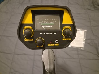 Metaaldetector met zoekspoel en handleiding