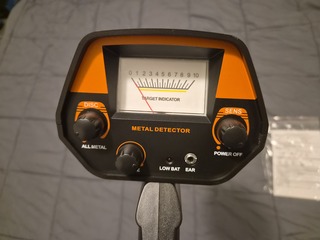 Metaaldetector met zoekspoel en armsteun – compleet met handleiding