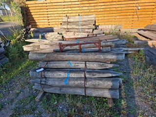 Partij houten palen