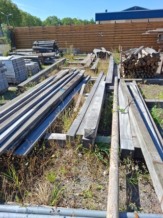 Partij planken, balken en palen