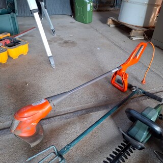 5x Divers tuingereedschap o.a. Flymo