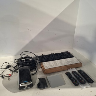 Toetsenborden, kabels, afstandsbedieningen, dymo labelprinter, Diverse
