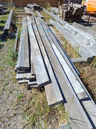 Partij planken, balken en palen