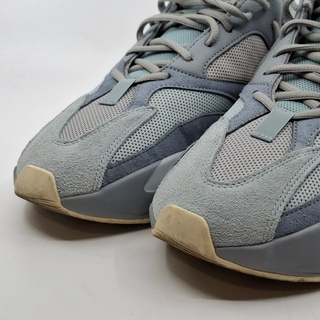 Paar sneakers, maat 44, Adidas Yeezy, EG7597