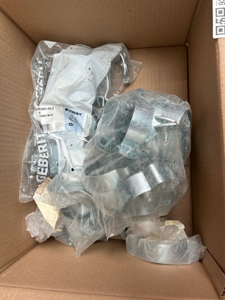 4x Doos met badkameraccessoires w.o. kranen W.o. Geberit, Venlo