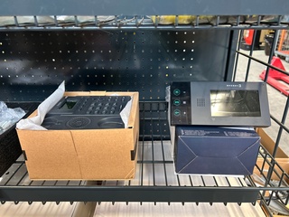 Inhoud stelling w.o. elektronica, hobby artikelen W.o. Ceezam, Yealink