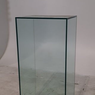 Glazen sokkel