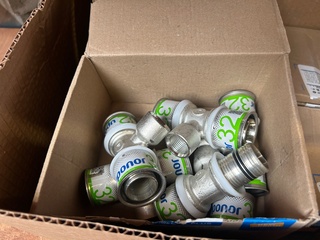 Ca. 30x Uponor persfittingen voor leidinginstallaties