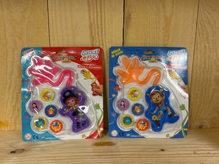 Ca. 520x Stretchy Hands Pinnochio