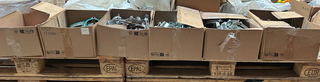 6x Doos met installatiemateriaal met o.a. koppelingen en fittingen