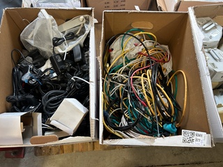 5x Doos elektronica w.o. WiFi netwerk kabels