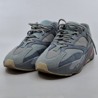 Paar sneakers, maat 44, Adidas Yeezy, EG7597
