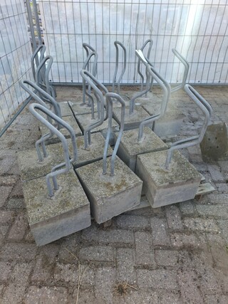 Ca 14x fietsstandaard met betonpoer