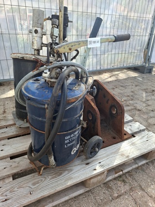 2x Vetpompinrichting incl. diverse ijzerwerk