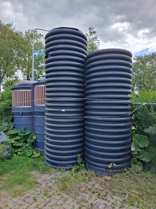 2x Afvalcontainer
