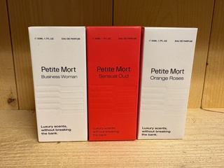 Ca. 50x EAU de Parfum Petite Mort, Dames, Mixpartij