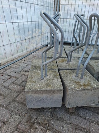 Ca 14x fietsstandaard met betonpoer