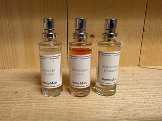 Ca. 50x EAU de Parfum, Tasverstuiver -set Petite Mort, Dames