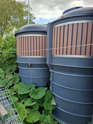 2x Afvalcontainer