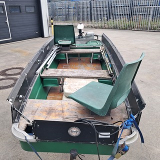 Visboot met buitenboord motor en trailer, Yamaha, Groen