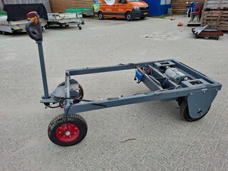 Elektrisch aangedreven platformwagen