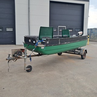 Visboot met buitenboord motor en trailer, Yamaha, Groen