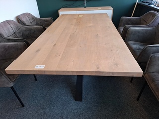 Eetkamertafel met dressoir