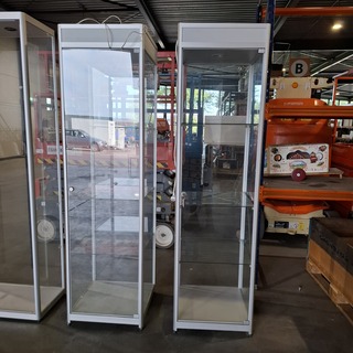 3x Vitrinekast