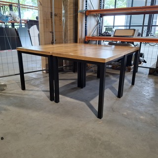 4x Eiken horeca/ kantine tafels