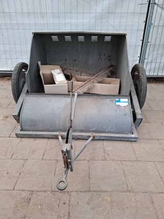 Getrokken veegwagen WH, 120, bouwjaar 1987