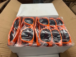 Ca. 1000x Zonnebril Wayfarer model oranje