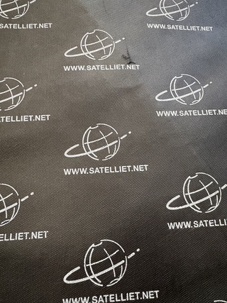 2x Fauteuil rood, Satelliet