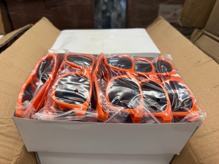Ca. 1000x Zonnebril Wayfarer model oranje
