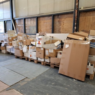 5x pallet Met divers zonnepaneel montagemateriaal