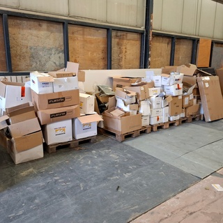 5x pallet Met divers zonnepaneel montagemateriaal