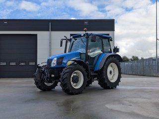 Land- of bosbouwtrekker, NEW HOLLAND, T5040, 2010