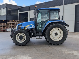 Land- of bosbouwtrekker, NEW HOLLAND, T5040, 2010