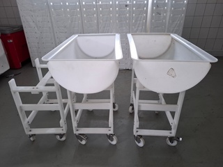 2x Kunststof spoelbak met uitloop