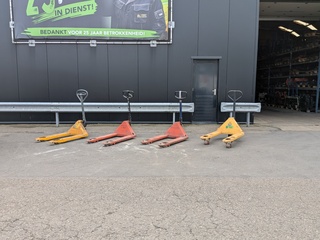 4x Diverse handpompwagen