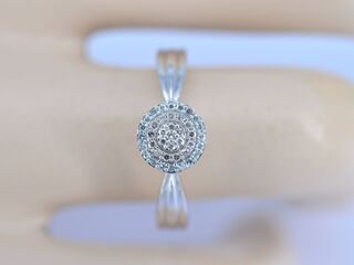 Witgouden entourage ring met natuurlijke diamanten